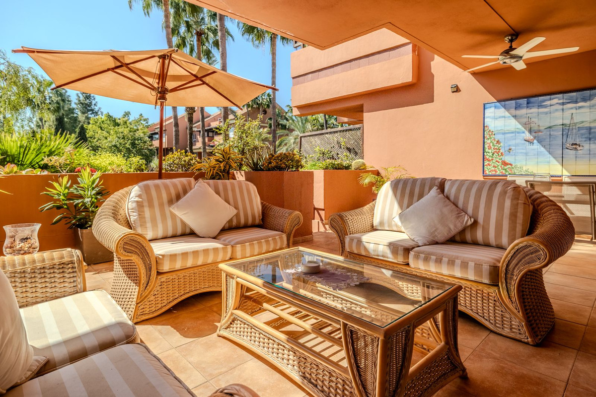 2 Bed Apartment for sale in Puerto Banús Costa Del Sol, Málaga, Spain