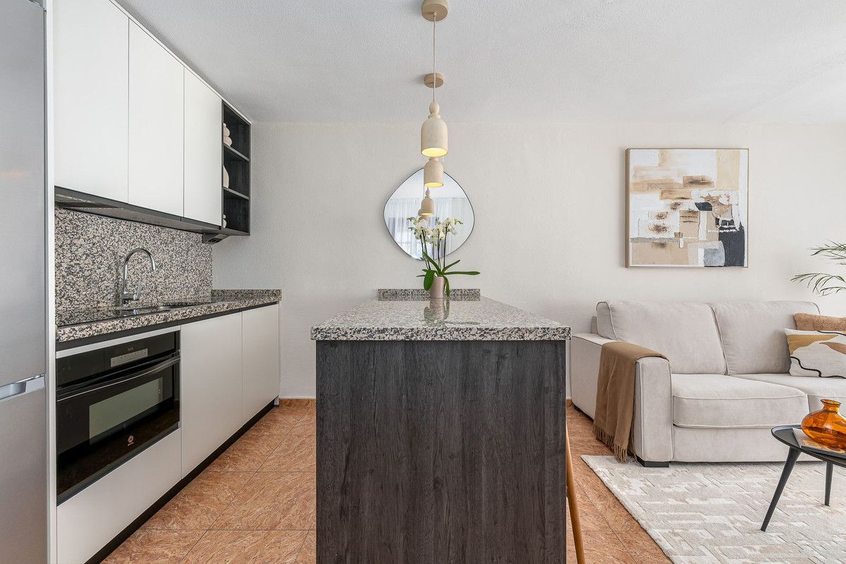 1 Bed Apartment for sale in La Duquesa Costa Del Sol, Málaga, Spain