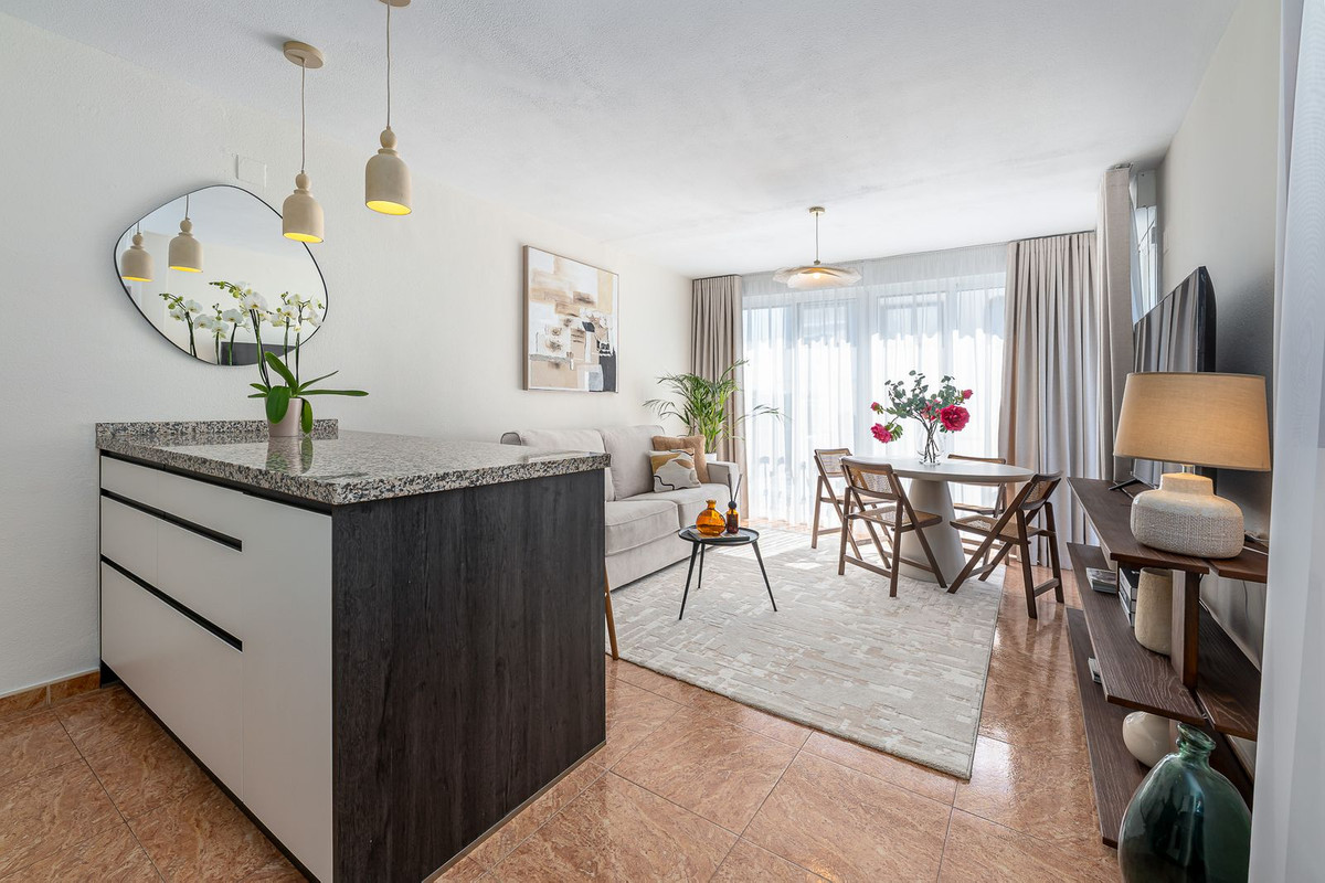 1 Bed Apartment for sale in La Duquesa Costa Del Sol, Málaga, Spain