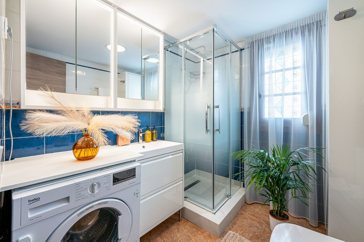 1 Bed Apartment for sale in La Duquesa Costa Del Sol, Málaga, Spain