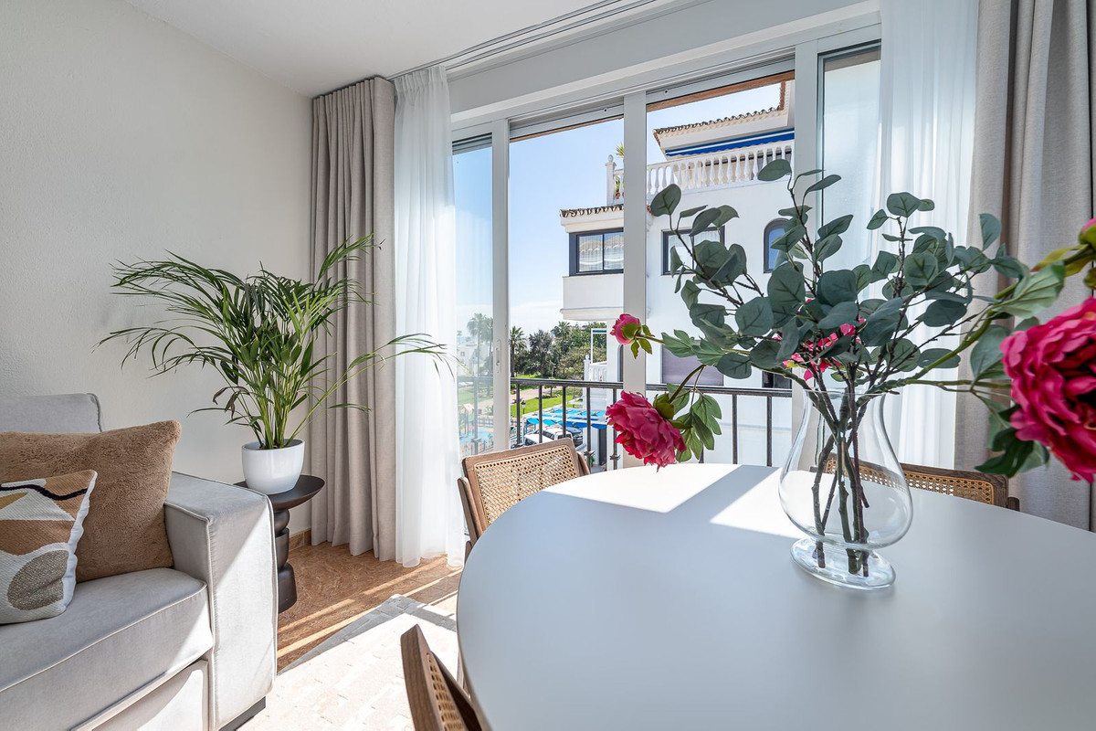 1 Bed Apartment for sale in La Duquesa Costa Del Sol, Málaga, Spain