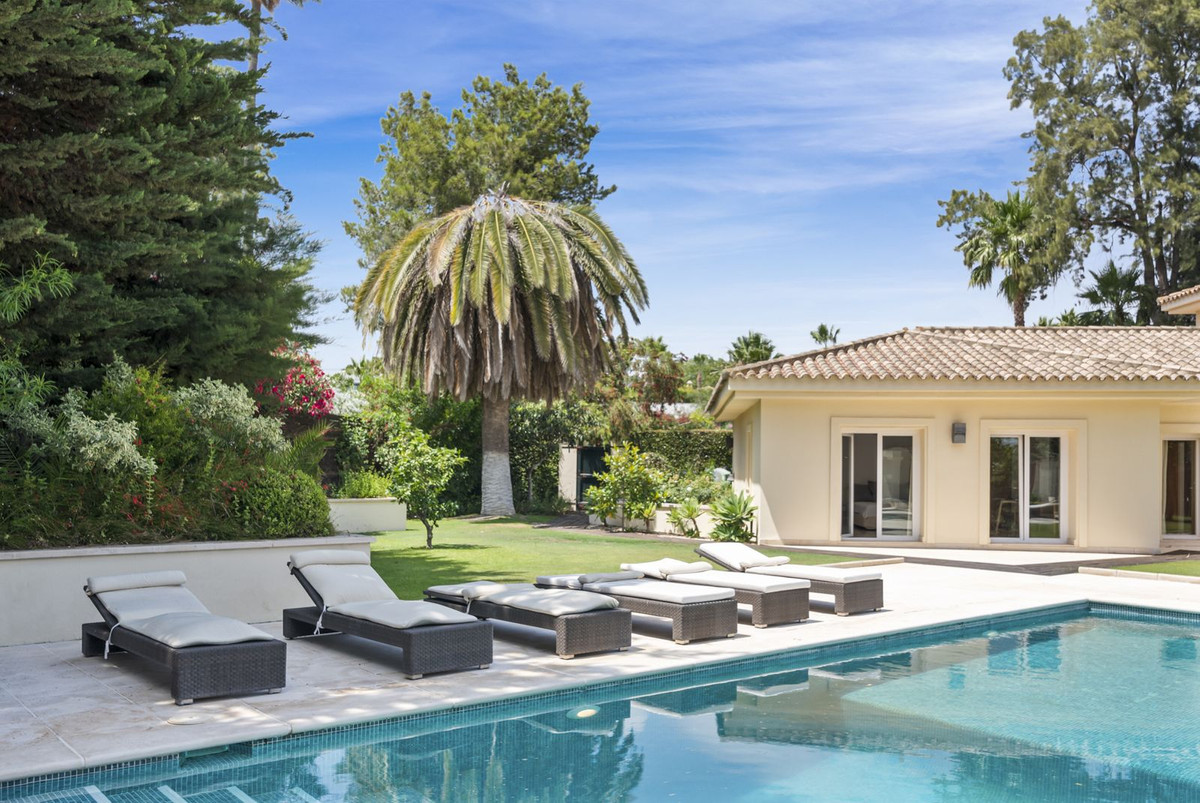 Se vende Villa - Chalet de 7 dormitorios en Costa Del Sol, Cadiz, España