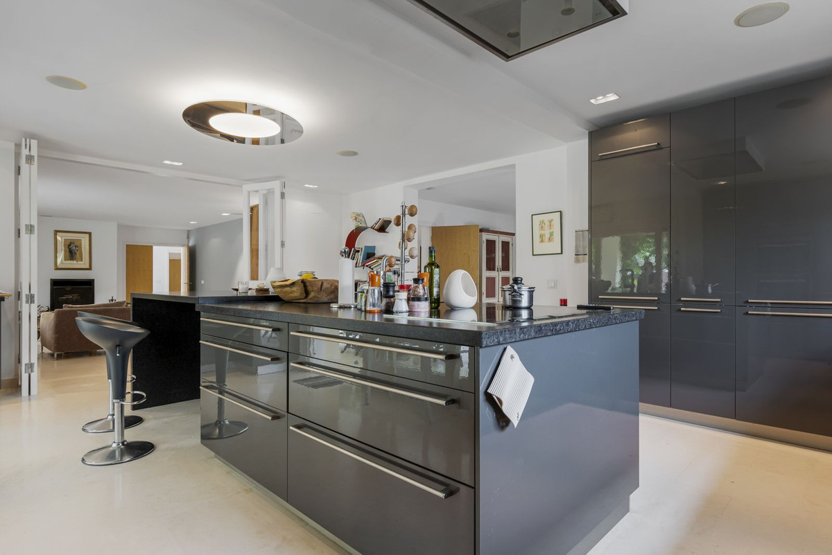 Se vende Villa - Chalet de 7 dormitorios en Costa Del Sol, Cadiz, España