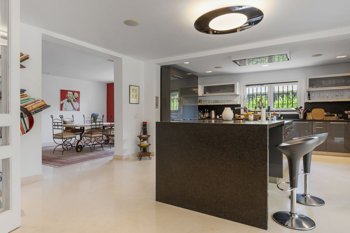 Se vende Villa - Chalet de 7 dormitorios en Costa Del Sol, Cadiz, España