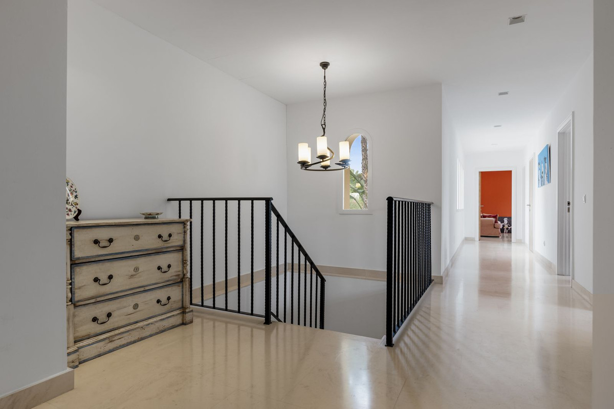 Se vende Villa - Chalet de 7 dormitorios en Costa Del Sol, Cadiz, España