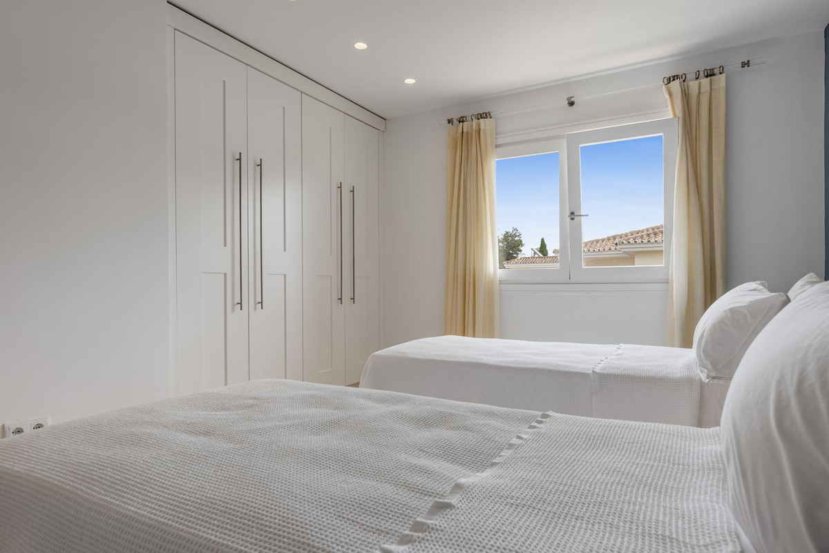 Se vende Villa - Chalet de 7 dormitorios en Costa Del Sol, Cadiz, España