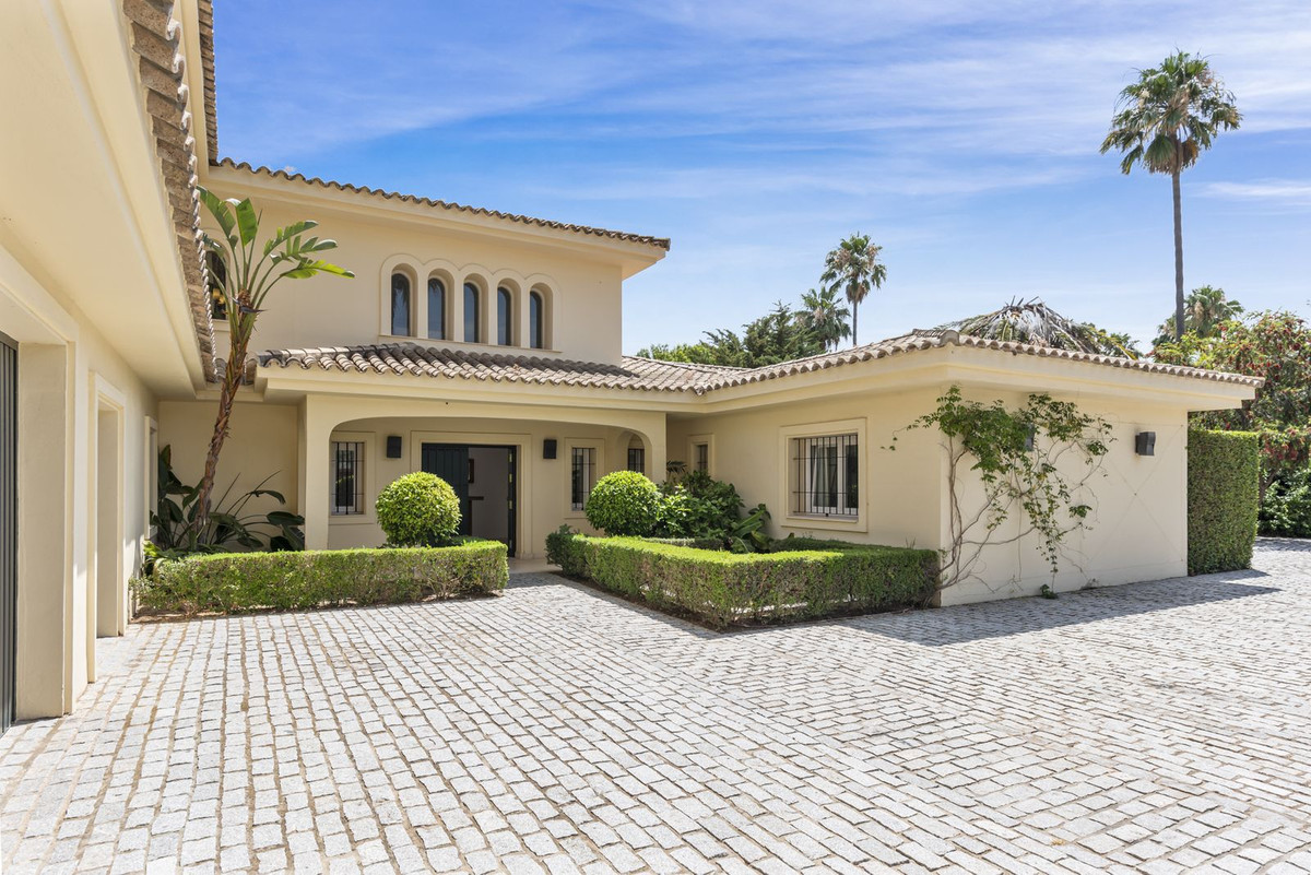 Se vende Villa - Chalet de 7 dormitorios en Costa Del Sol, Cadiz, España