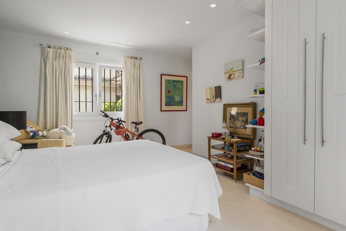 Se vende Villa - Chalet de 7 dormitorios en Costa Del Sol, Cadiz, España