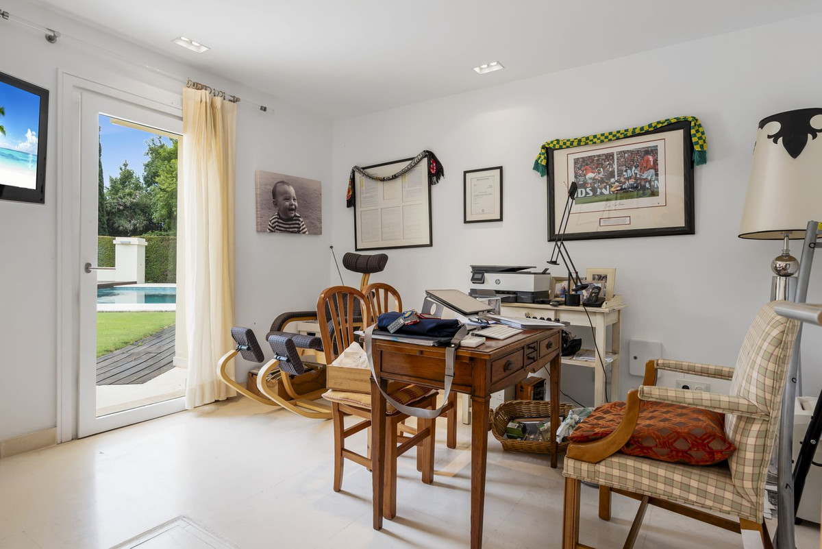 Se vende Villa - Chalet de 7 dormitorios en Costa Del Sol, Cadiz, España