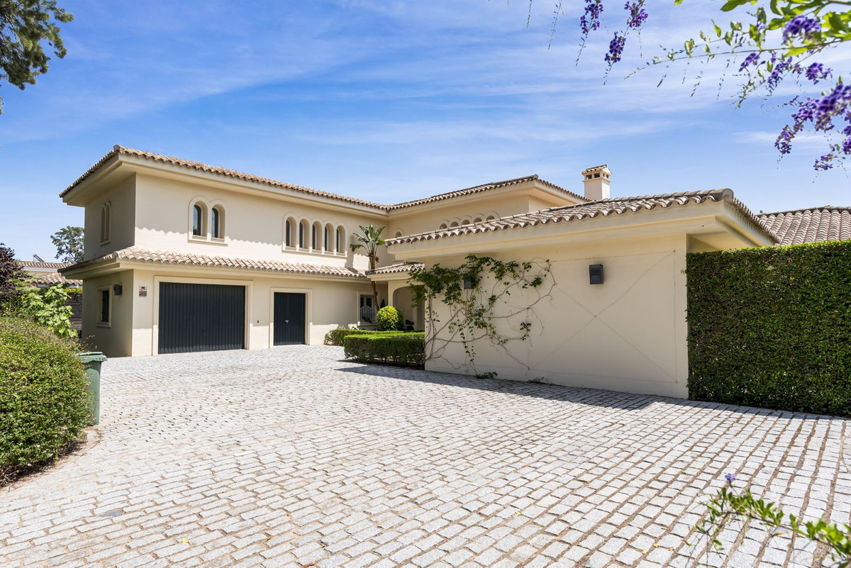 Se vende Villa - Chalet de 7 dormitorios en Costa Del Sol, Cadiz, España