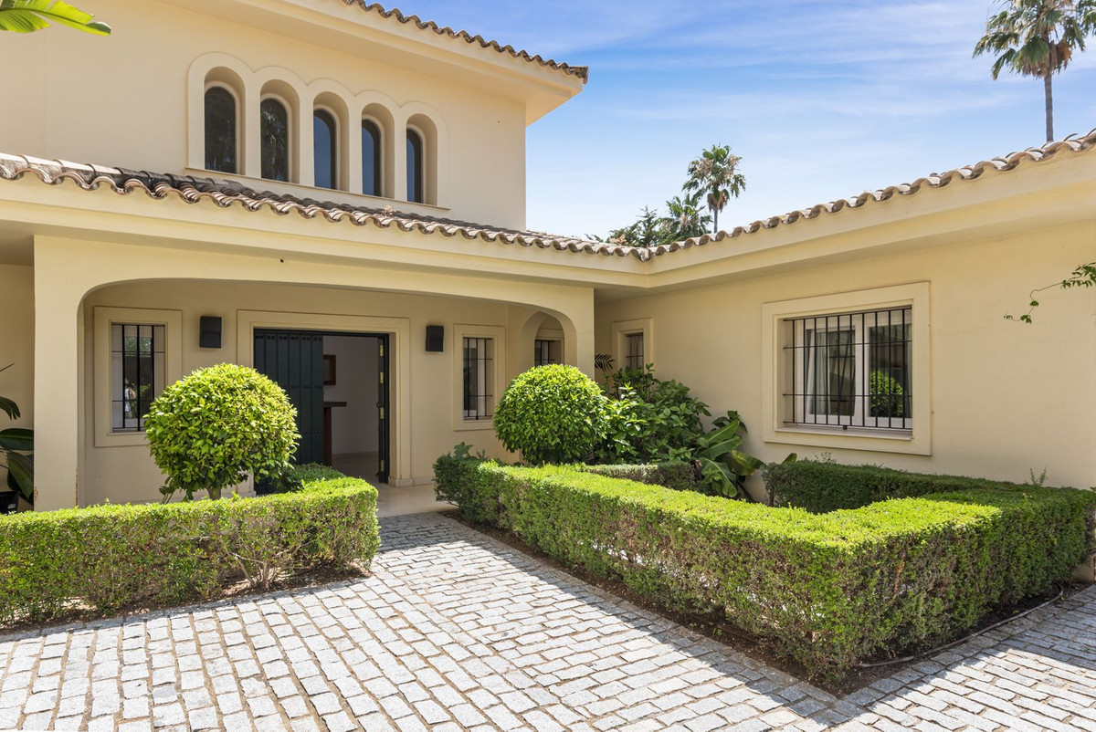Se vende Villa - Chalet de 7 dormitorios en Costa Del Sol, Cadiz, España