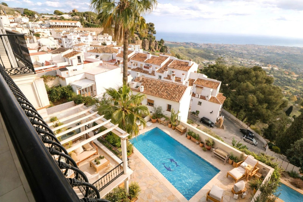 4 Bed Townhouse for sale in Mijas Costa Del Sol, Málaga, Spain