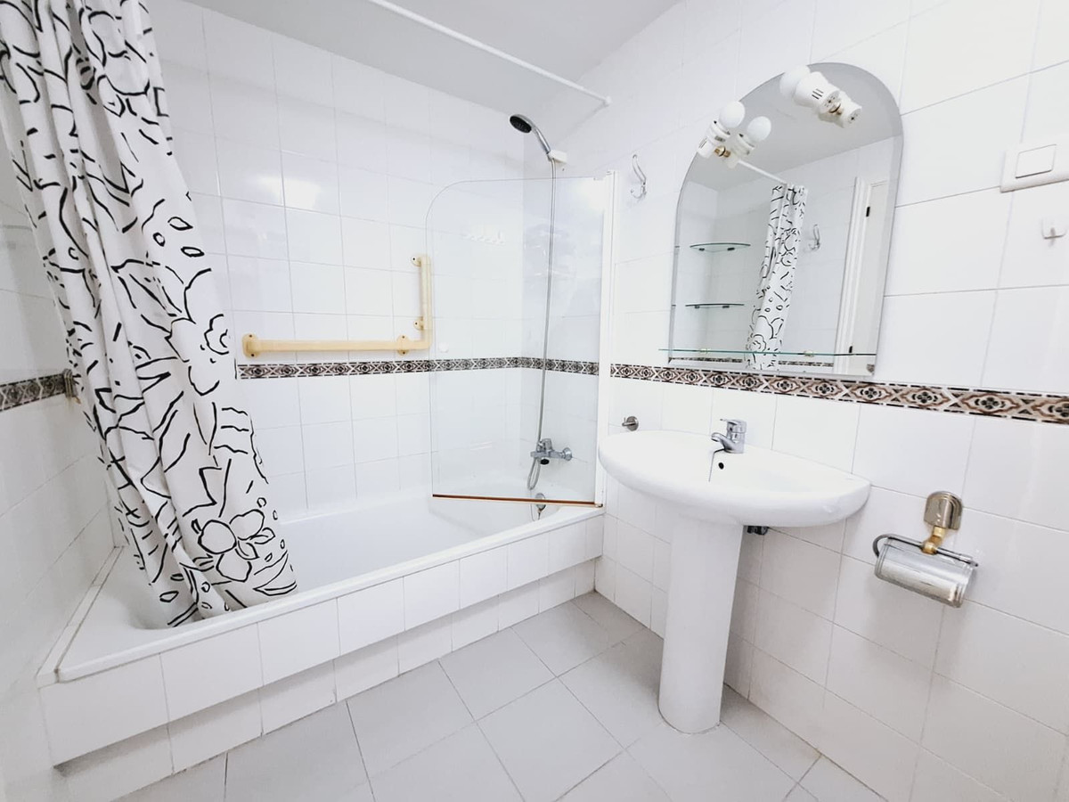 3 Bed Apartment for sale in Fuengirola Costa Del Sol, Málaga, Spain