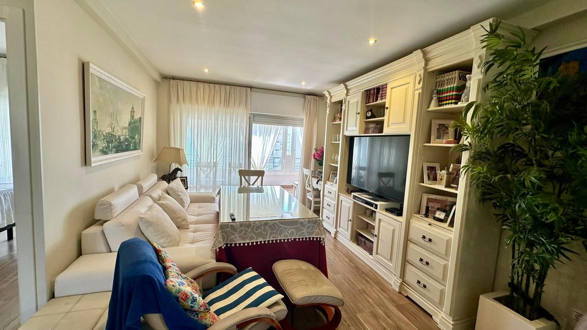 3 Bed Apartment for sale in Fuengirola Costa Del Sol, Málaga, Spain