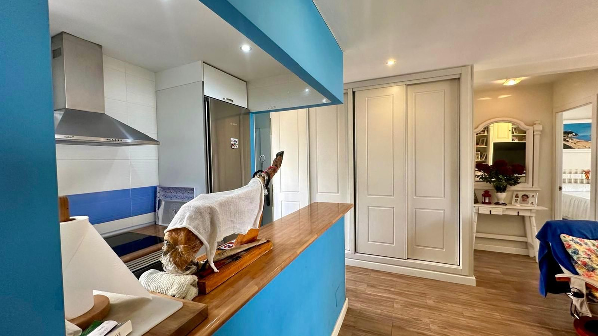 3 Bed Apartment for sale in Fuengirola Costa Del Sol, Málaga, Spain