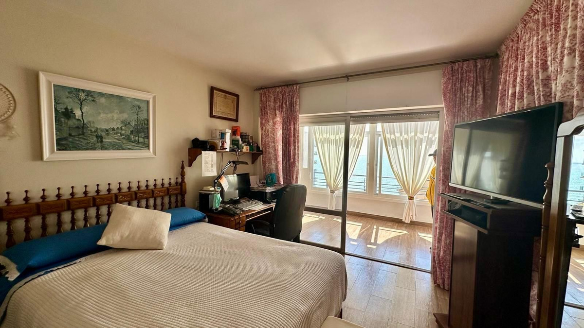 3 Bed Apartment for sale in Fuengirola Costa Del Sol, Málaga, Spain