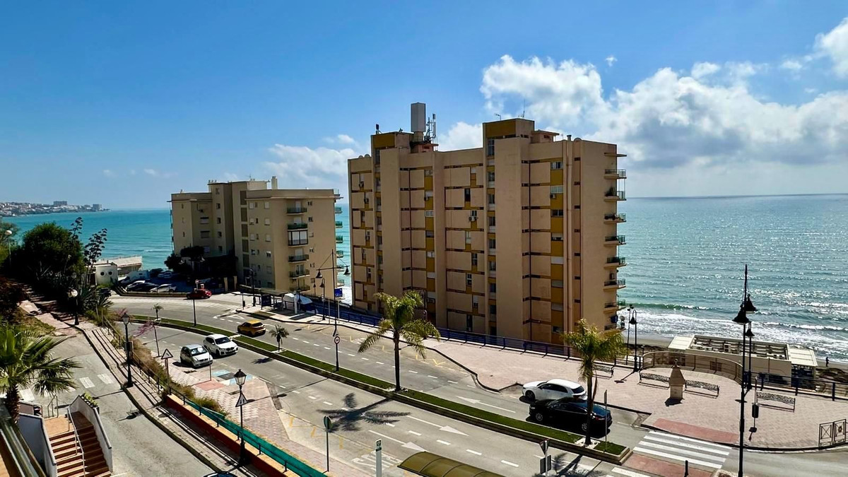 3 Bed Apartment for sale in Fuengirola Costa Del Sol, Málaga, Spain