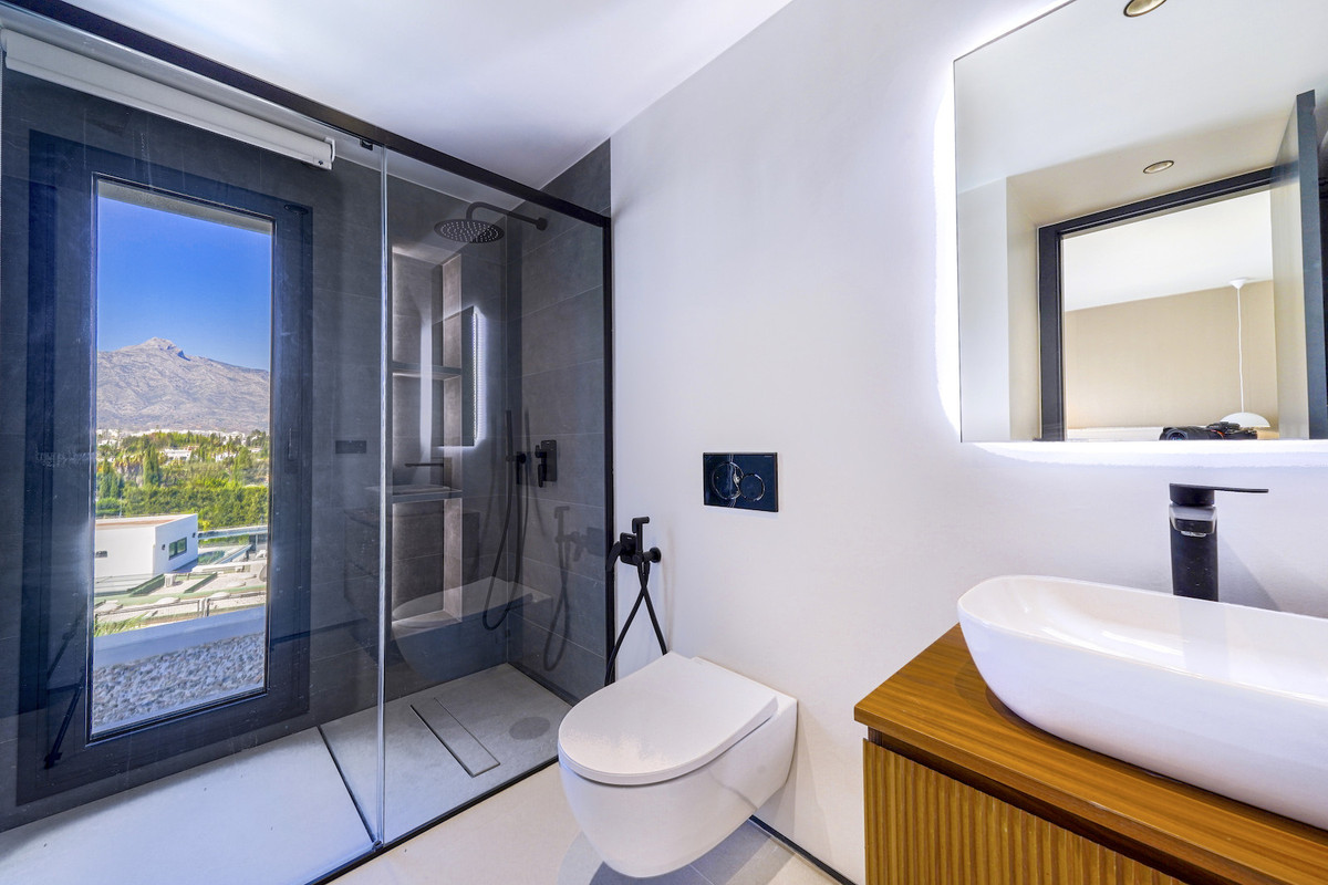 5 Bed Townhouse for sale in Nueva Andalucía Costa Del Sol, Málaga, Spain