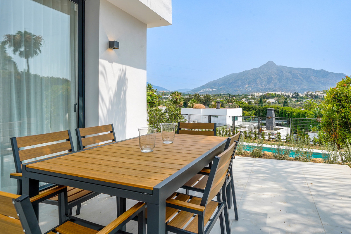 5 Bed Townhouse for sale in Nueva Andalucía Costa Del Sol, Málaga, Spain
