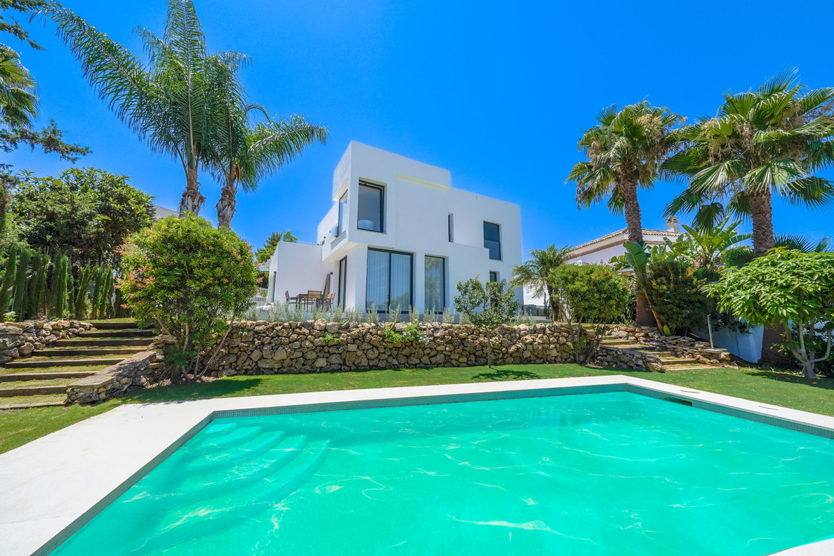 5 Bed Townhouse for sale in Nueva Andalucía Costa Del Sol, Málaga, Spain