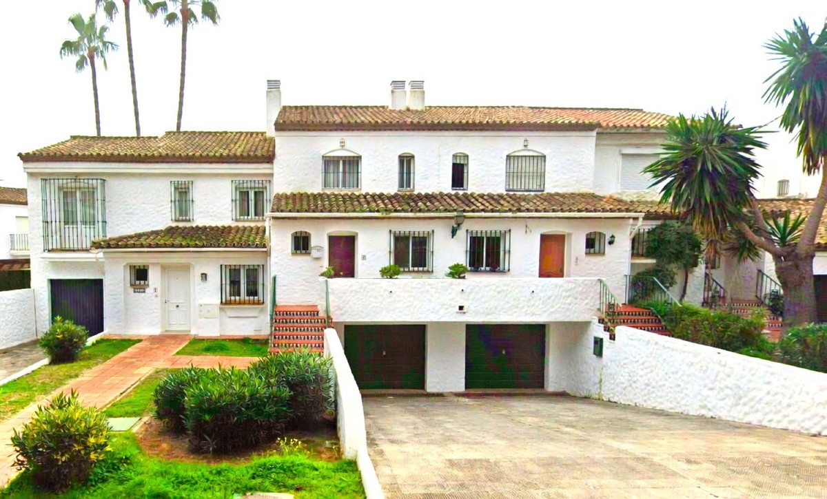 1 Bed Apartment for sale in El Paraiso Costa Del Sol, Málaga, Spain