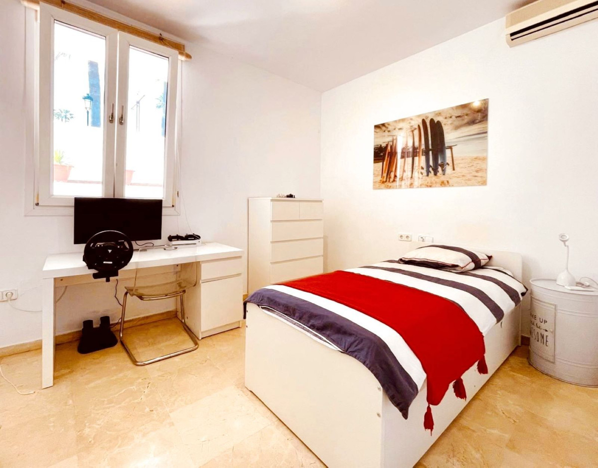 4 Bed Townhouse for sale in La Duquesa Costa Del Sol, Málaga, Spain