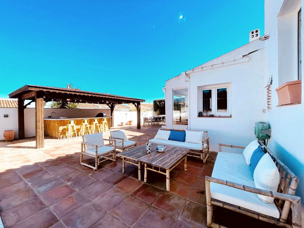 4 Bed Townhouse for sale in La Duquesa Costa Del Sol, Málaga, Spain