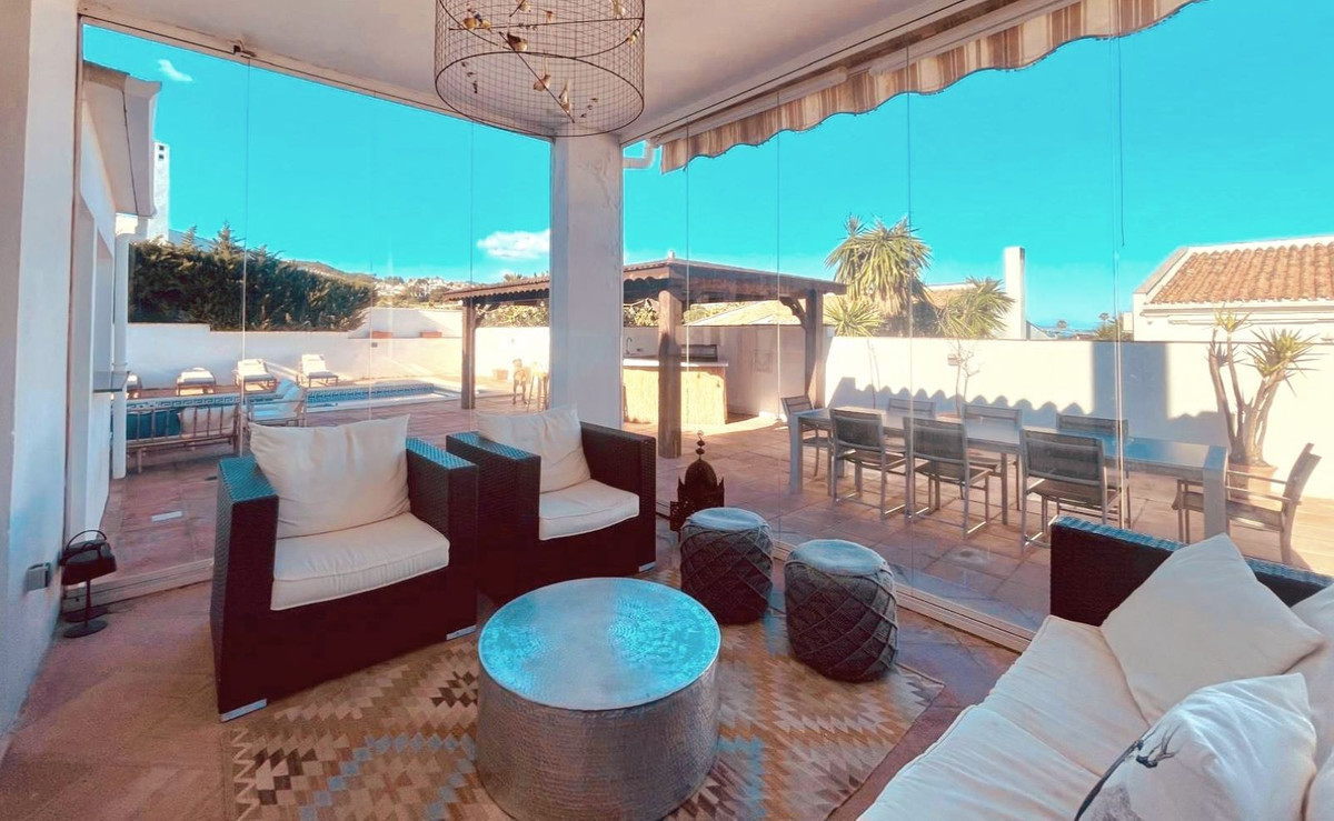 4 Bed Townhouse for sale in La Duquesa Costa Del Sol, Málaga, Spain