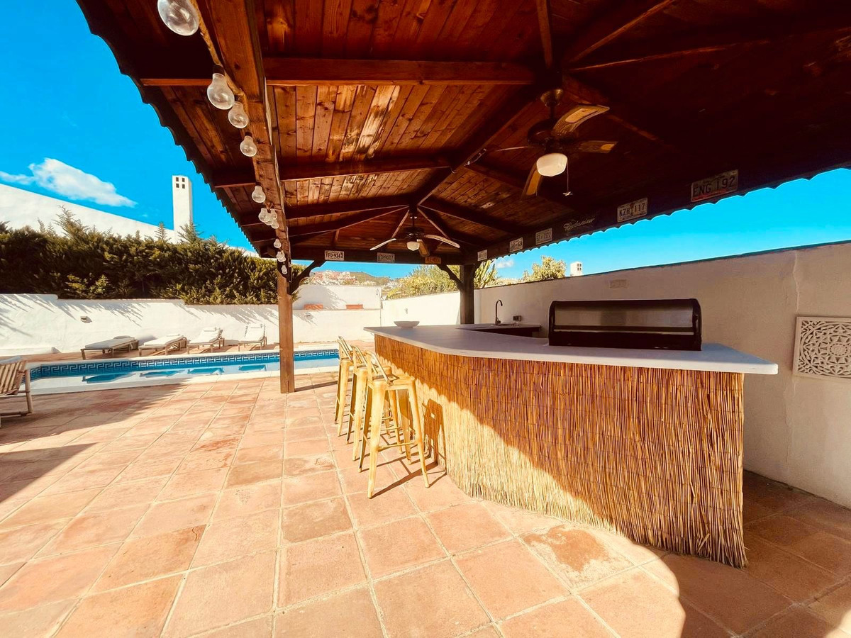 4 Bed Townhouse for sale in La Duquesa Costa Del Sol, Málaga, Spain