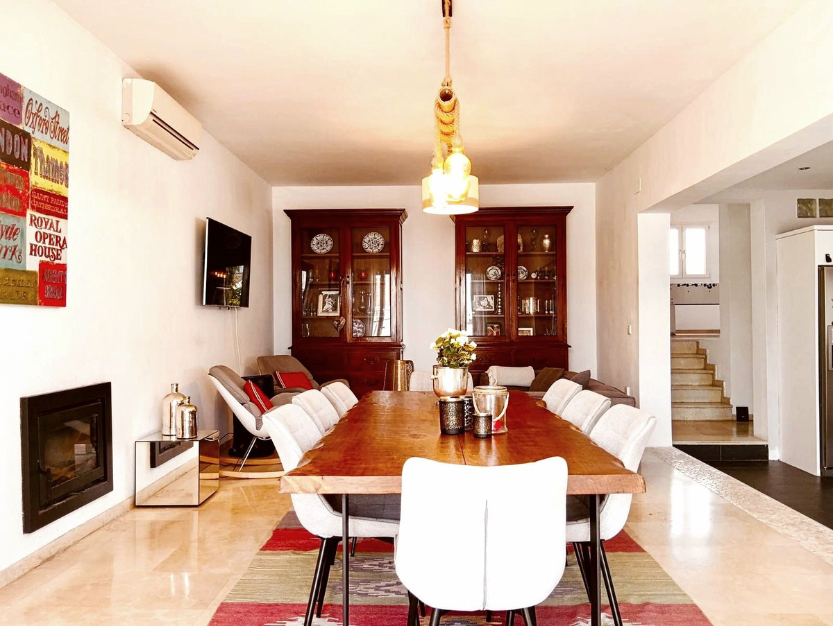 4 Bed Townhouse for sale in La Duquesa Costa Del Sol, Málaga, Spain