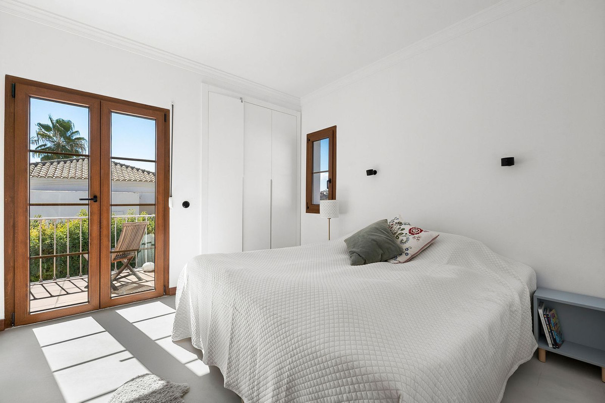4 Bed Townhouse for sale in Selwo Costa Del Sol, Málaga, Spain