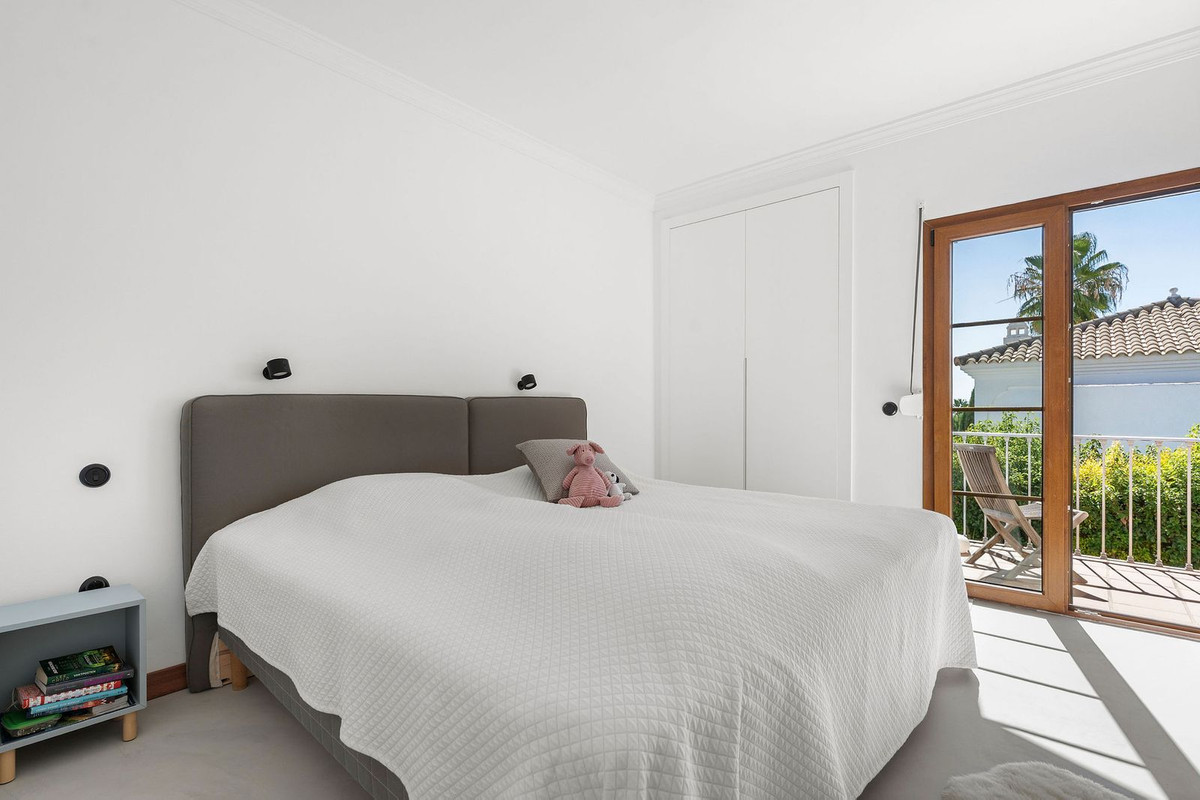 4 Bed Townhouse for sale in Selwo Costa Del Sol, Málaga, Spain