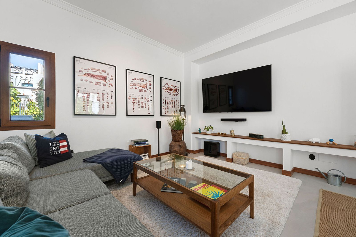 4 Bed Townhouse for sale in Selwo Costa Del Sol, Málaga, Spain