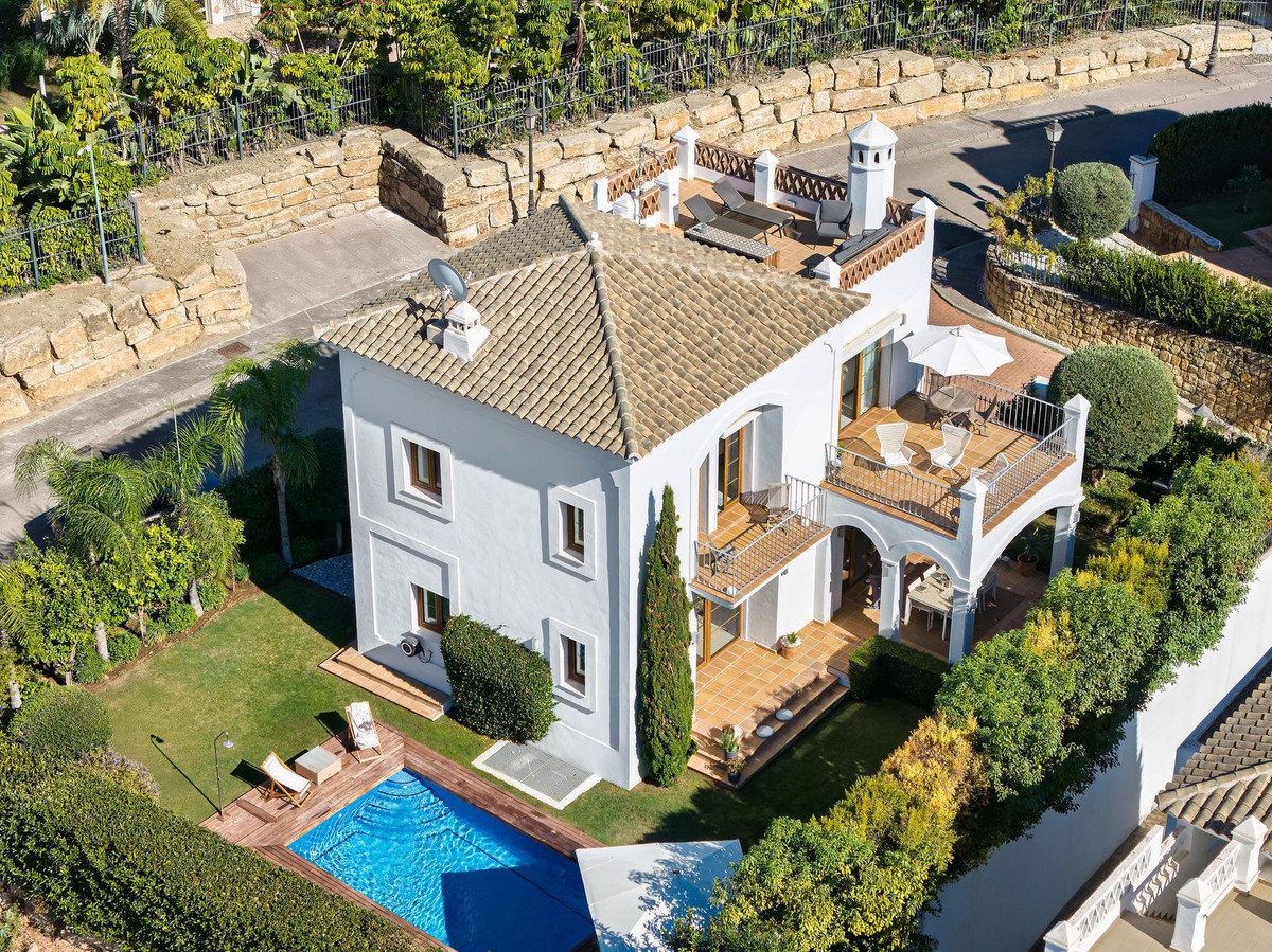 4 Bed Townhouse for sale in Selwo Costa Del Sol, Málaga, Spain