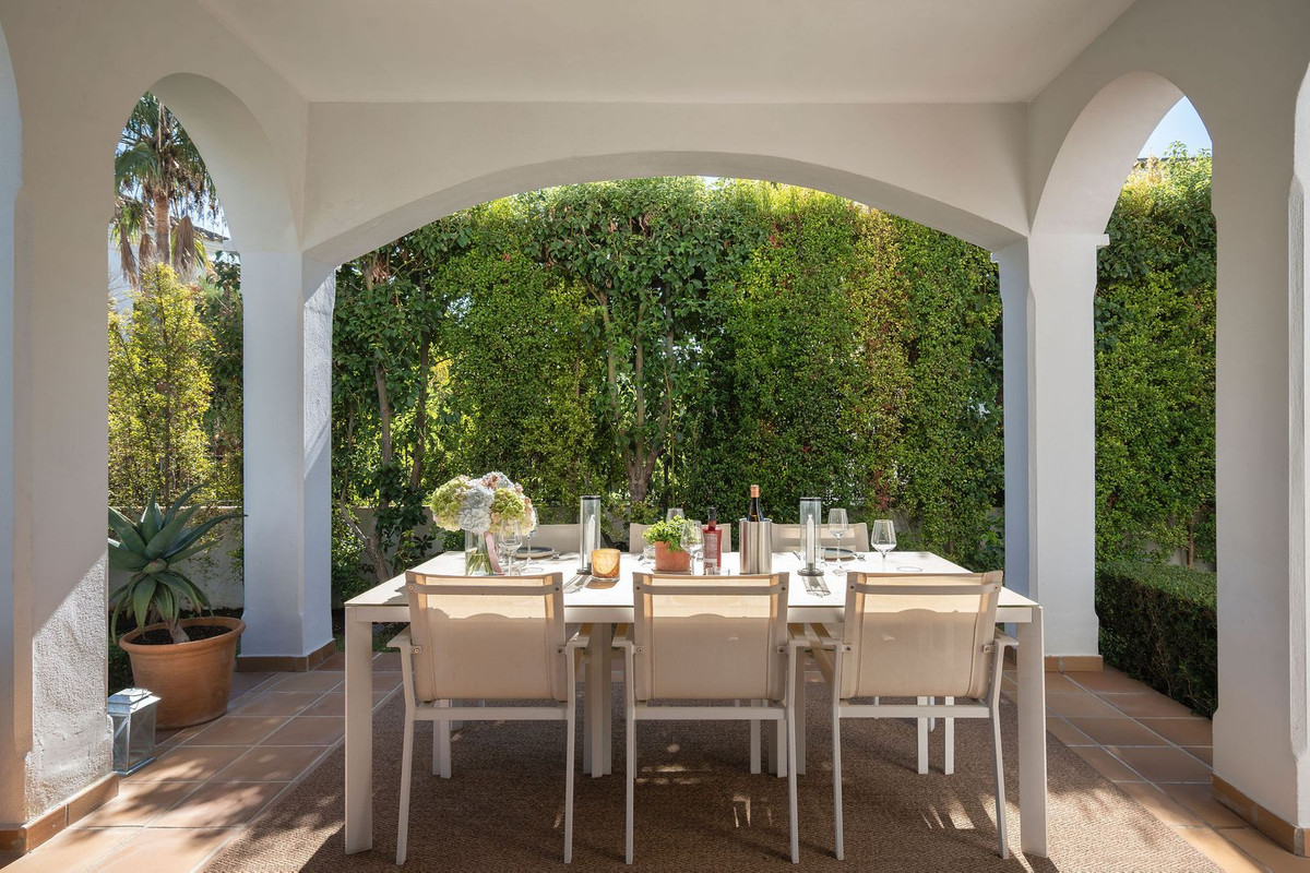 4 Bed Townhouse for sale in Selwo Costa Del Sol, Málaga, Spain