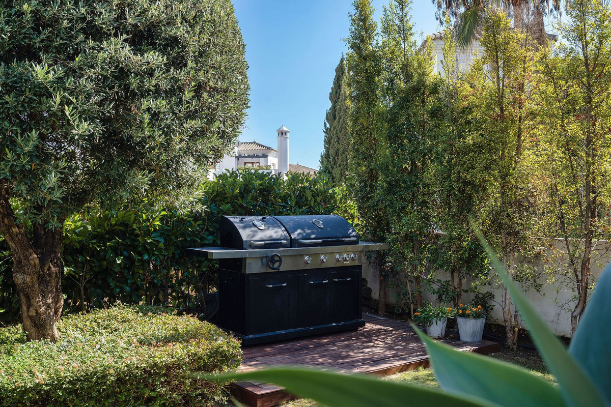 4 Bed Townhouse for sale in Selwo Costa Del Sol, Málaga, Spain