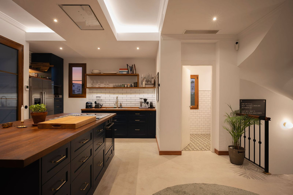 4 Bed Townhouse for sale in Selwo Costa Del Sol, Málaga, Spain