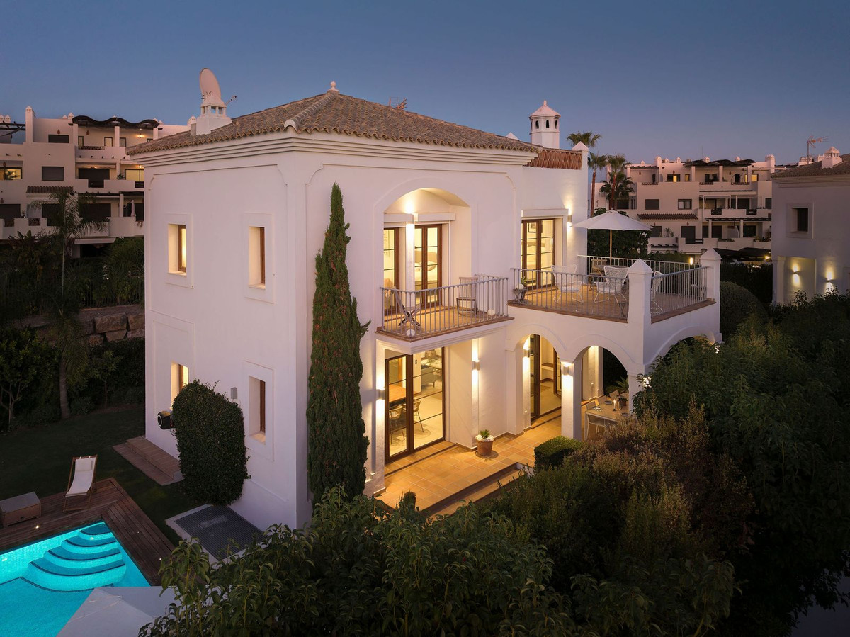 4 Bed Townhouse for sale in Selwo Costa Del Sol, Málaga, Spain
