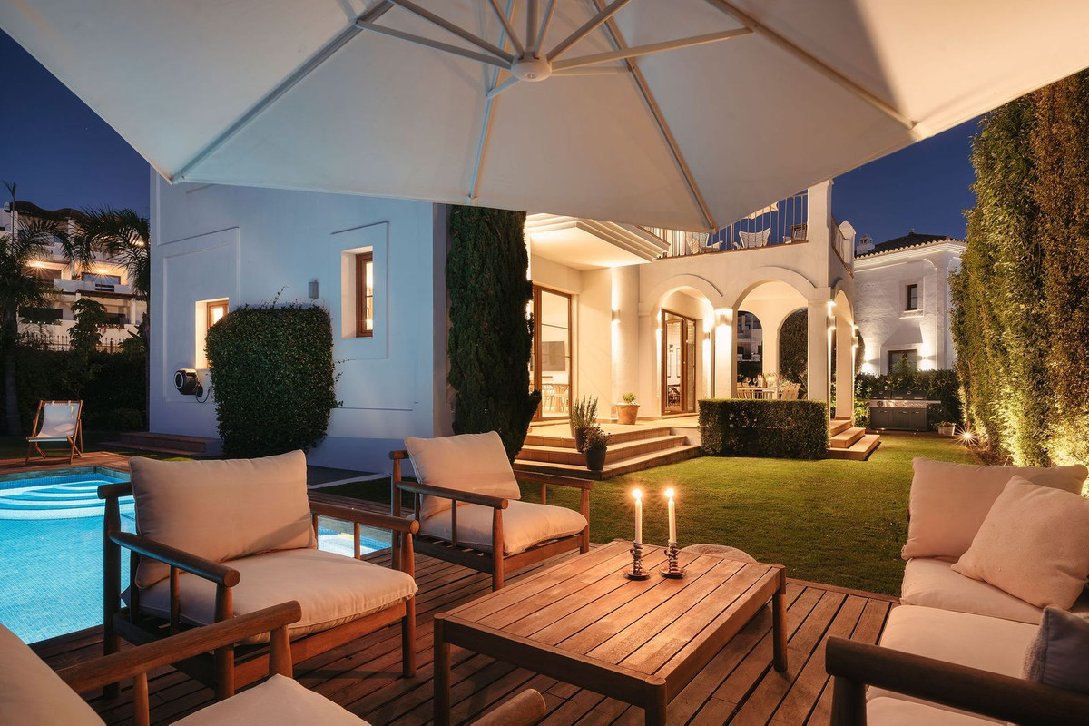 4 Bed Townhouse for sale in Selwo Costa Del Sol, Málaga, Spain