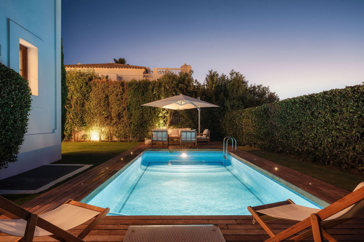 4 Bed Townhouse for sale in Selwo Costa Del Sol, Málaga, Spain