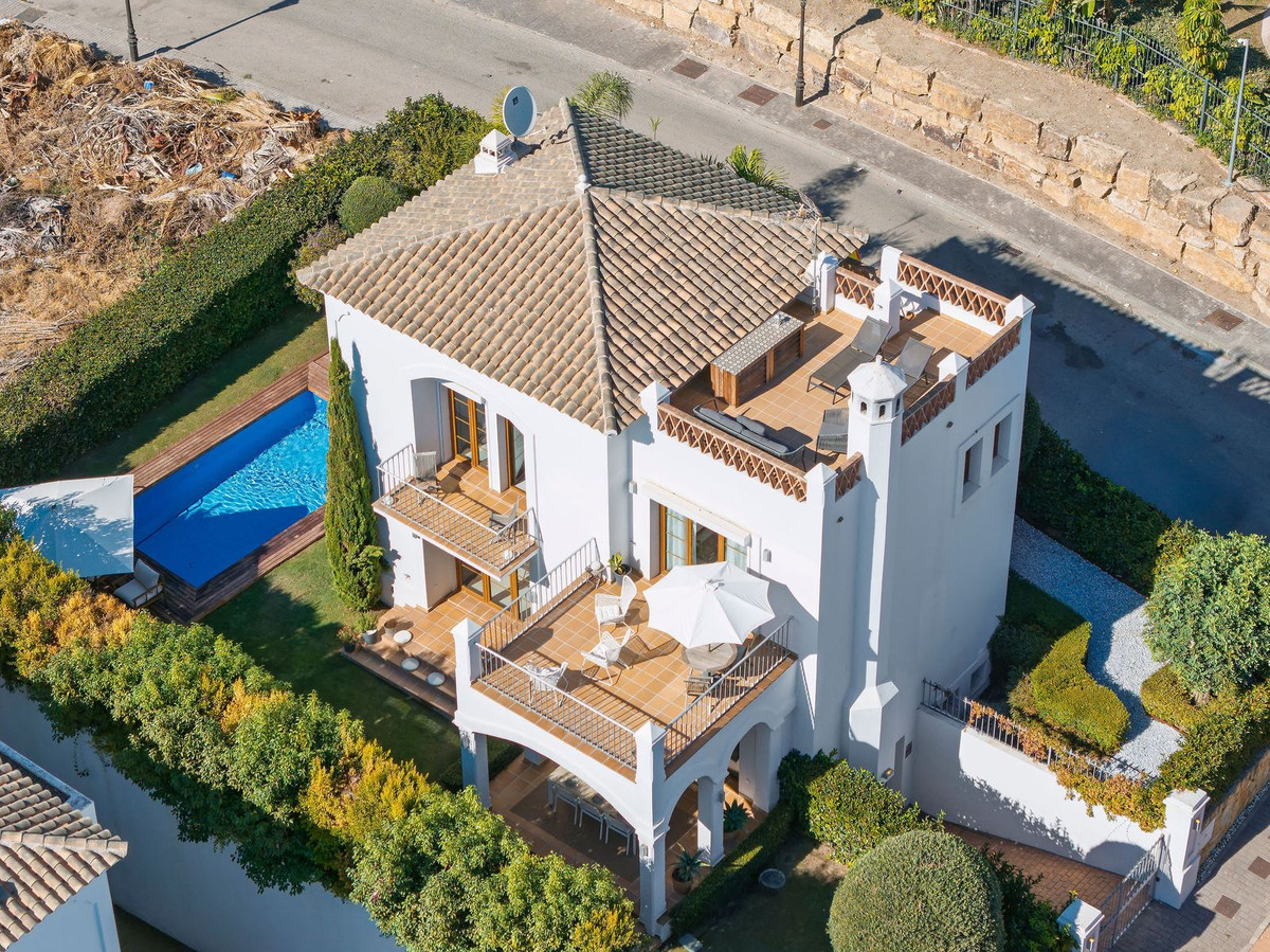 4 Bed Townhouse for sale in Selwo Costa Del Sol, Málaga, Spain