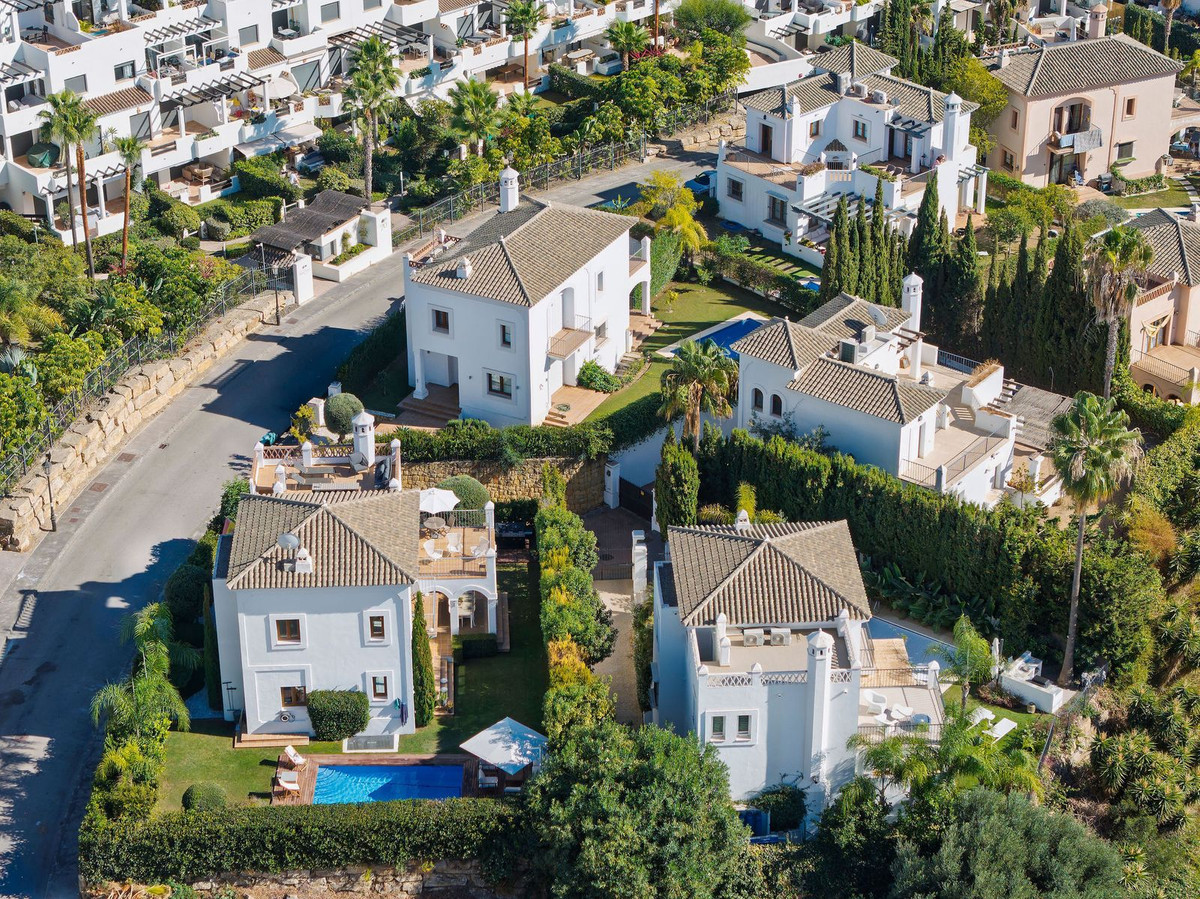 4 Bed Townhouse for sale in Selwo Costa Del Sol, Málaga, Spain