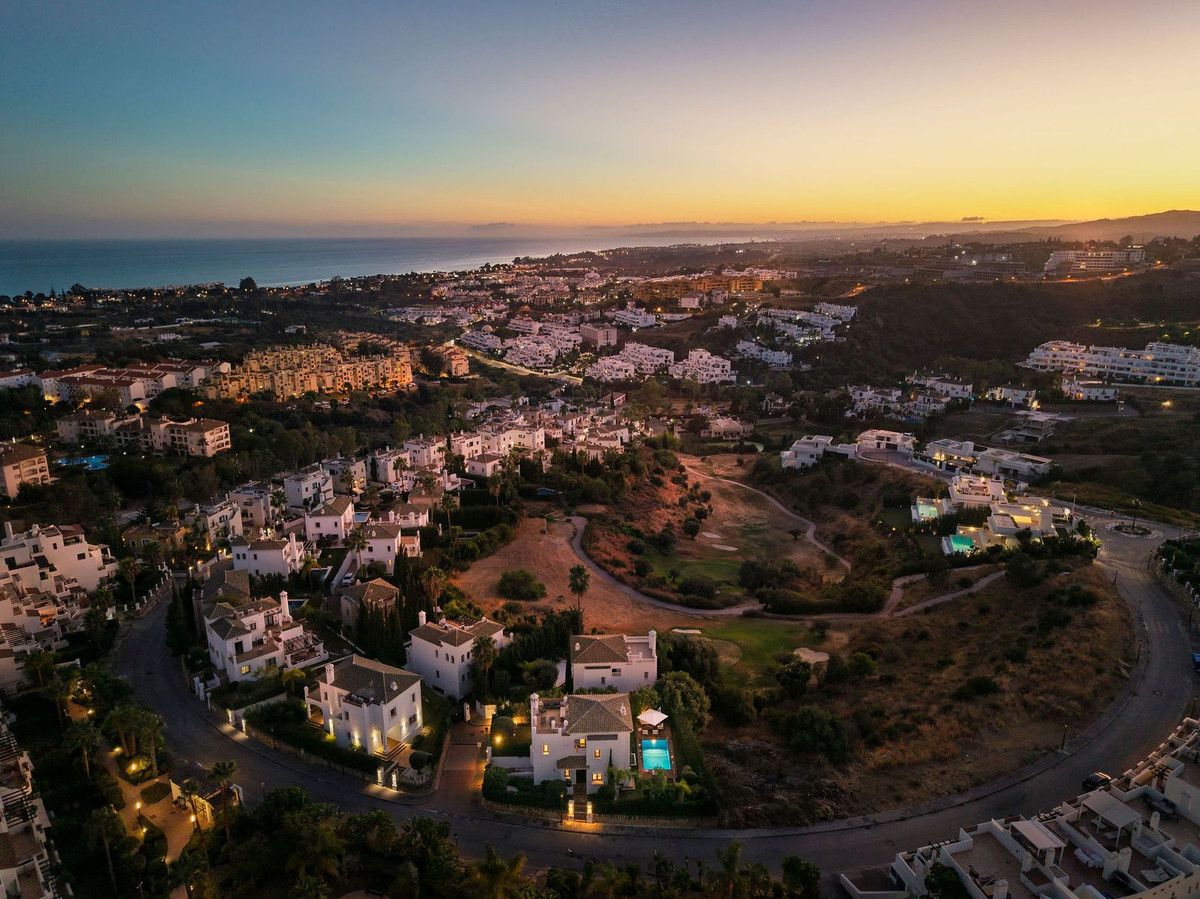 4 Bed Townhouse for sale in Selwo Costa Del Sol, Málaga, Spain