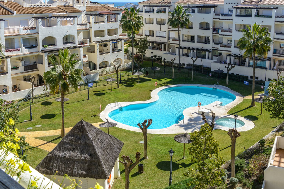 2 Bed Apartment for sale in La Duquesa Costa Del Sol, Málaga, Spain