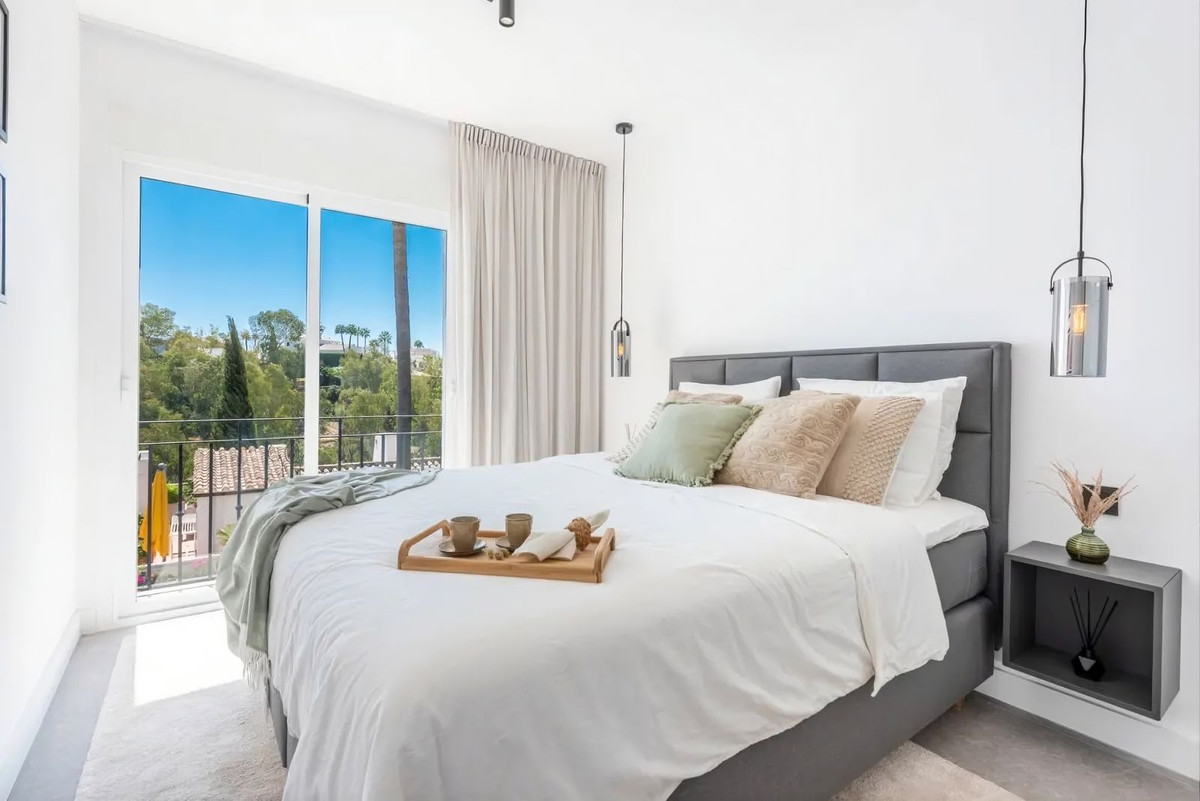 3 Bed Apartment for sale in Benahavís Costa Del Sol, Málaga, Spain