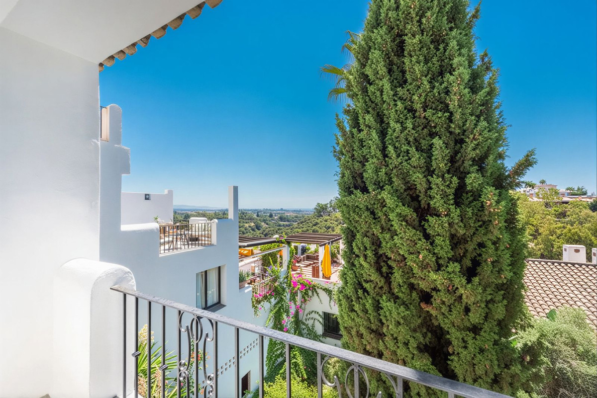 3 Bed Apartment for sale in Benahavís Costa Del Sol, Málaga, Spain