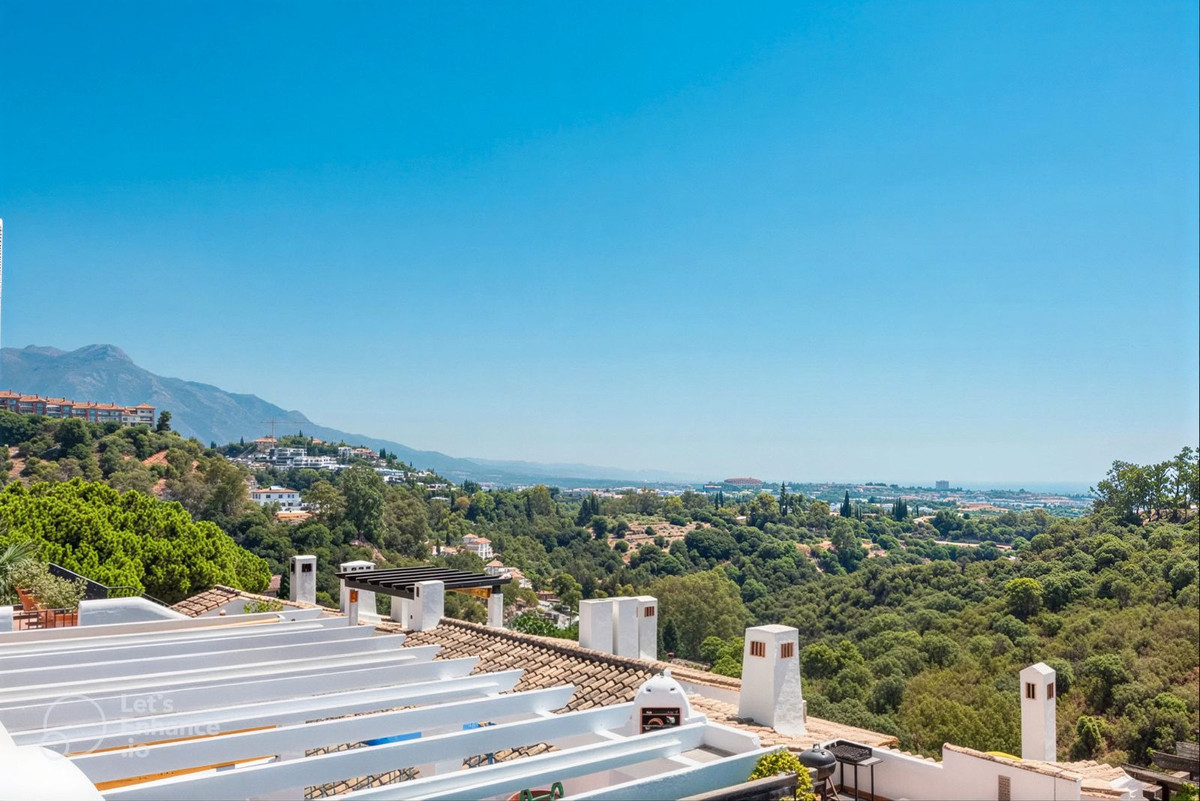3 Bed Apartment for sale in Benahavís Costa Del Sol, Málaga, Spain