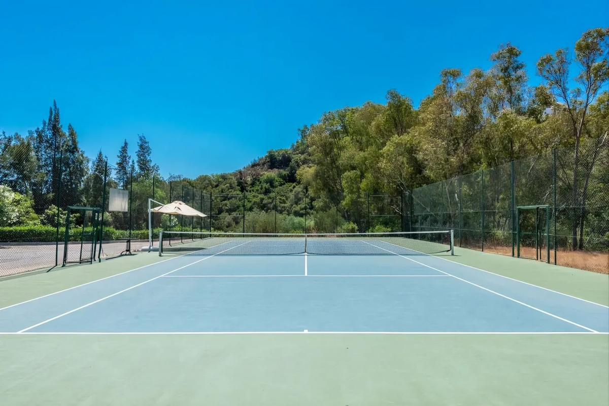 3 Bed Apartment for sale in Benahavís Costa Del Sol, Málaga, Spain