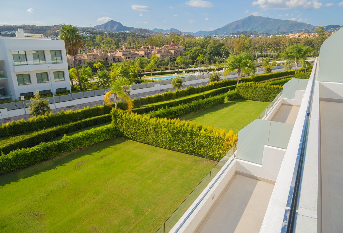 3 Bed Apartment for sale in Atalaya Costa Del Sol, Málaga, Spain