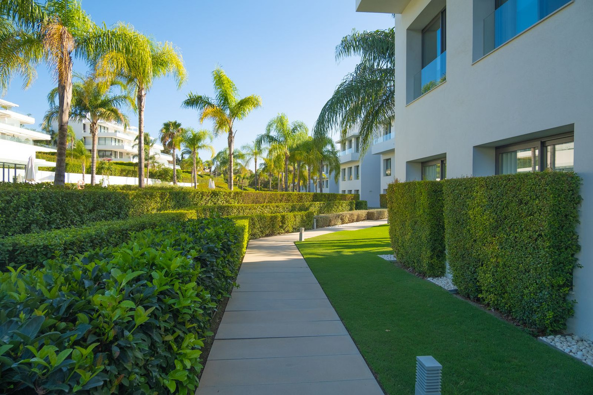 3 Bed Apartment for sale in Atalaya Costa Del Sol, Málaga, Spain